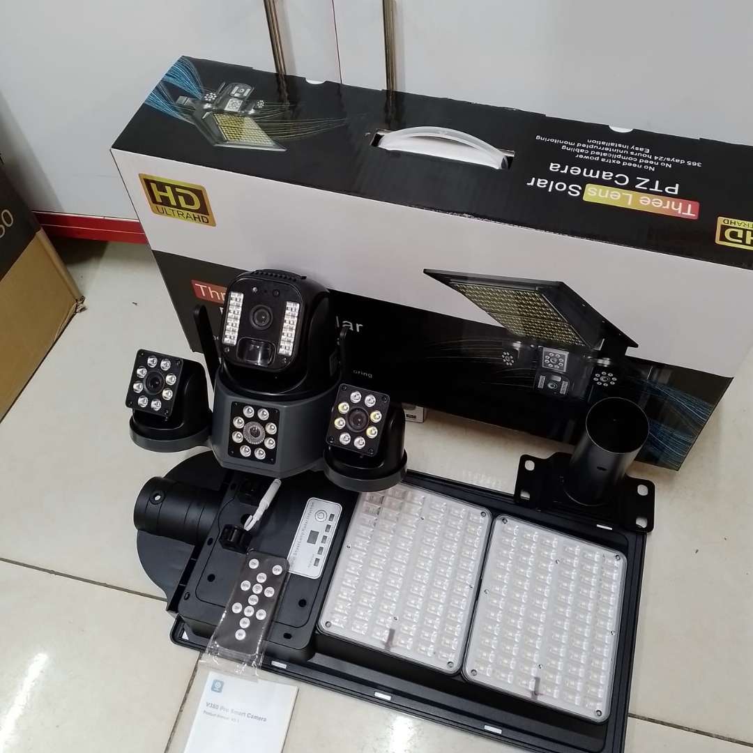 LED Floodlight with CCTV The Package